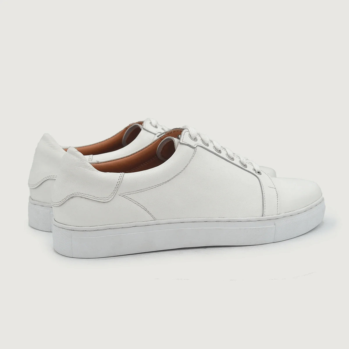 Carter Runn White Кожаные кеды для Мужчин For Men - Усиленный задник и точная двойная строчка