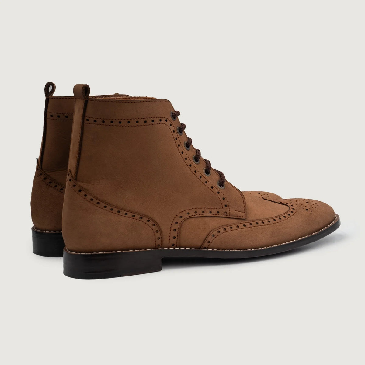 Duster Brogues Derby Коричневый Nubuck Кожаные ботинки для Мужчин For Men - Вид сбоку, демонстрирующий эргономичный крой рукава