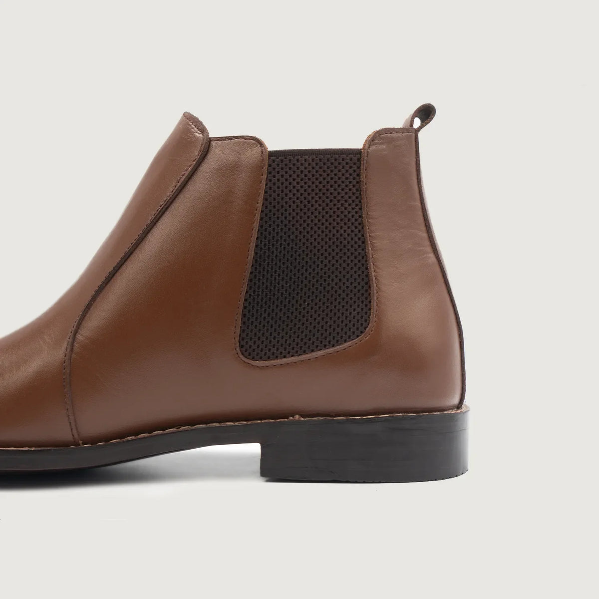 High-Traction Rubber Outsole & Lug Tread Pattern on Clarkson Chelsea Коричневый Кожаные ботинки для Мужчин For Men
