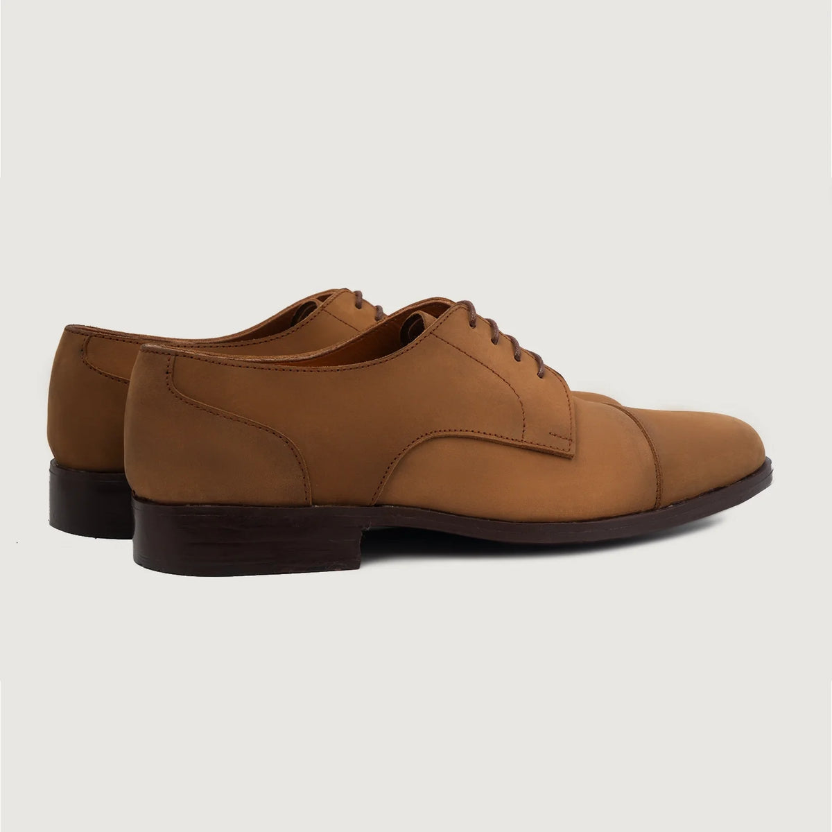 High-Traction Rubber Outsole & Lug Tread Pattern on Attorney Derby Коричневый Nubuck Кожаная обувь для Мужчин For Men
