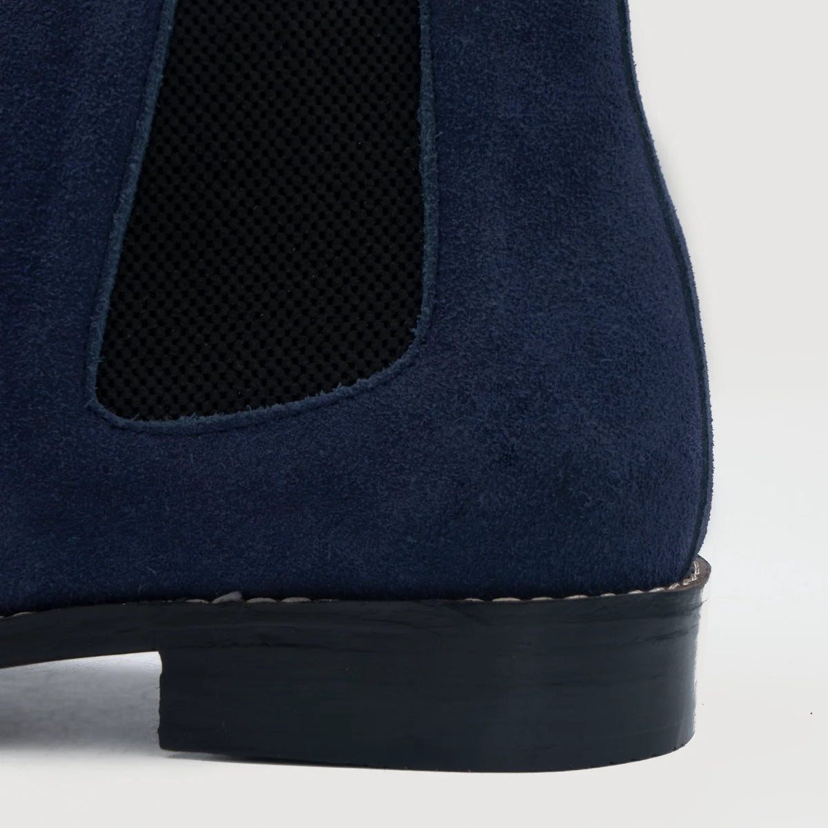 High-Traction Rubber Outsole & Lug Tread Pattern on Clarkson Chelsea Midnight Синий Suede Кожаные ботинки для Мужчин For Men