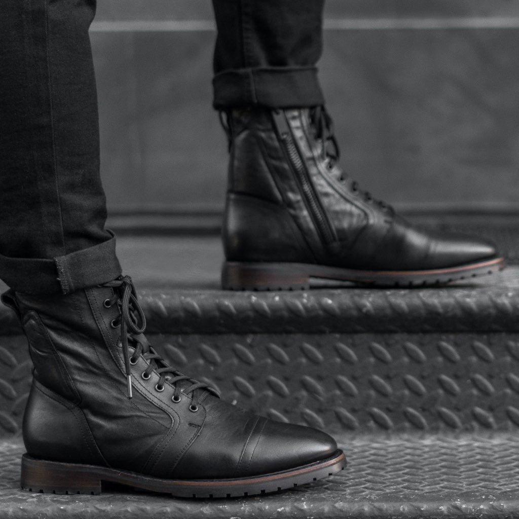 Tailored Rib Cuffs & Hem Craftsmanship Construction Detail on Casa Moto Черный Кожаные ботинки для Мужчин