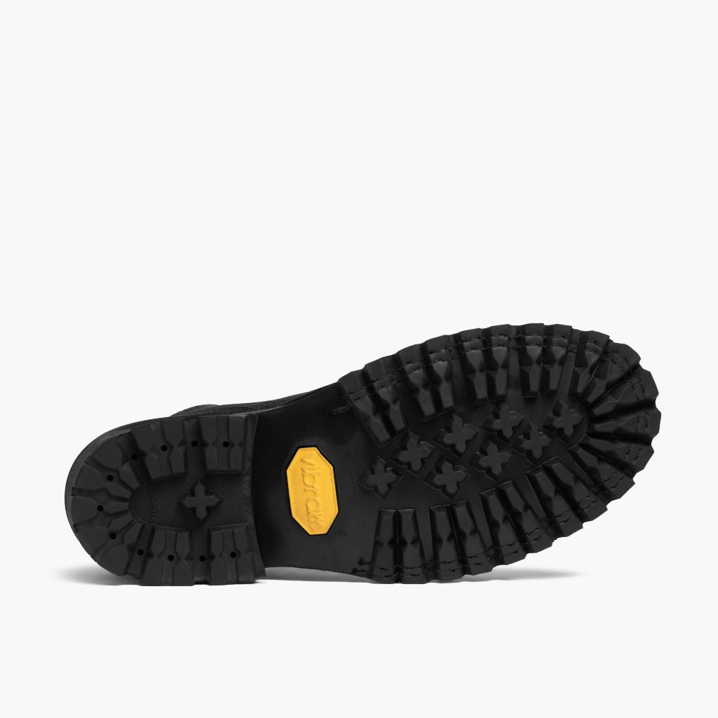 High-Traction Rubber Outsole & Lug Tread Pattern on Challenger Черный Matte Кожаные ботинки для Мужчин