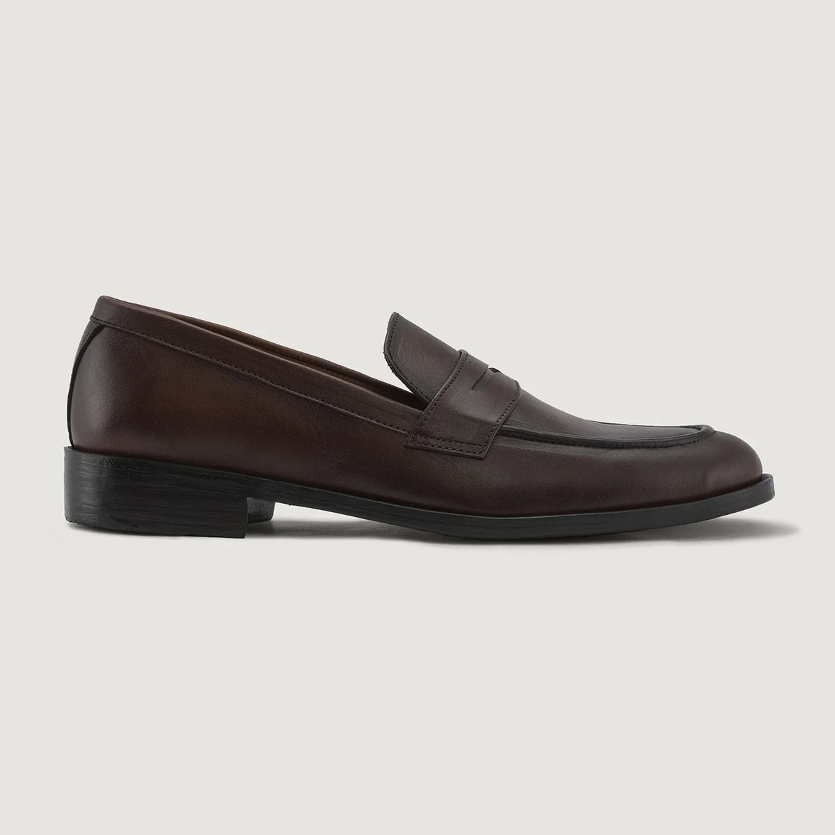 Burnished Brown Full-Grain leather Loafers - Рантовая конструкция Goodyear Welt и носок обуви