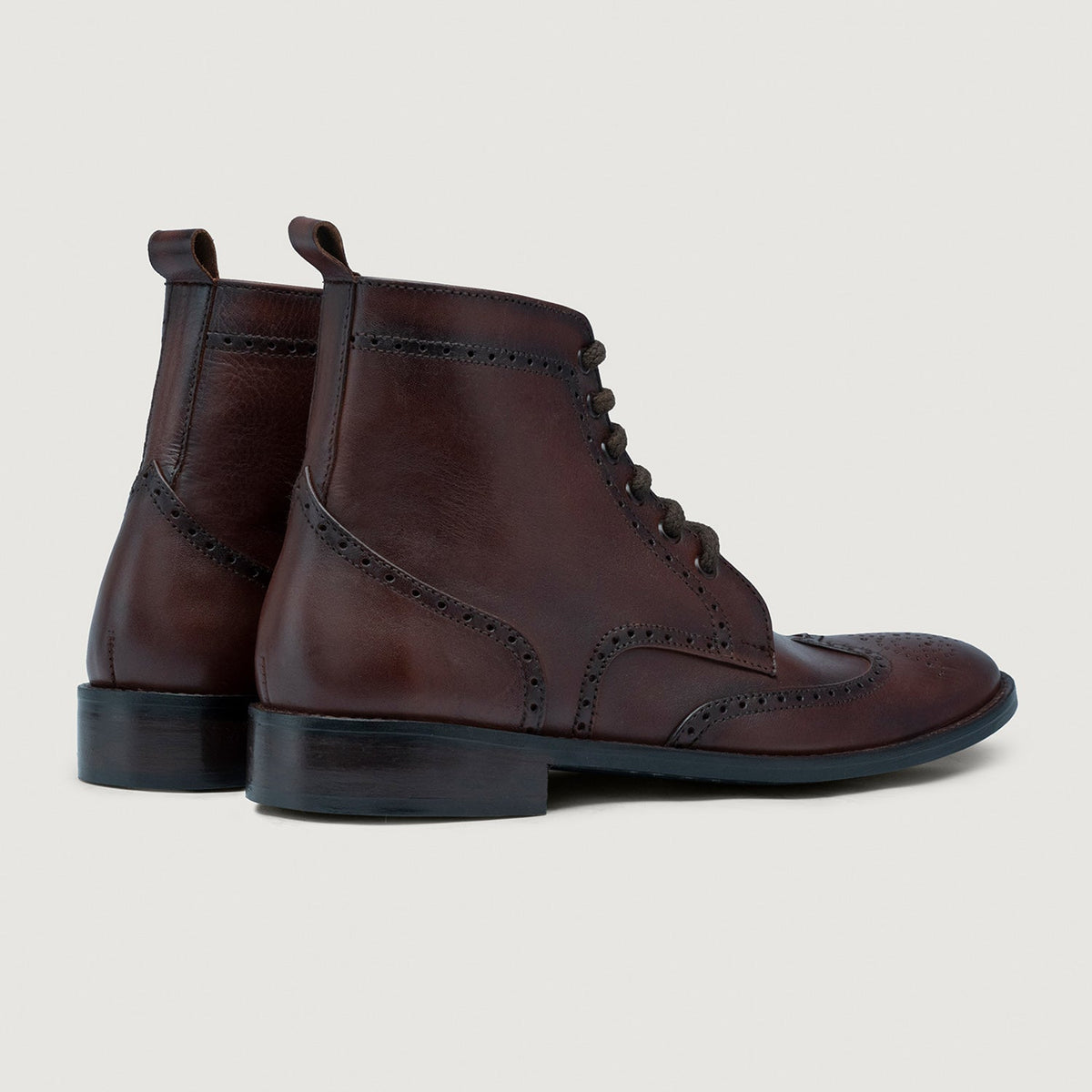 Крупный план деталей of Classic Collar & Heavy-Duty Zipper Hardware on Duster Brogues Derby Коричневый Burnished Кожаные ботинки - StudGuard для Мужчин