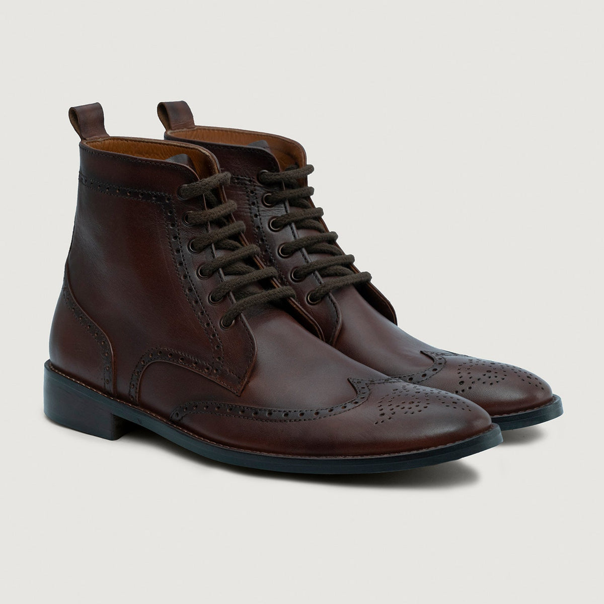 Duster Brogues Derby Коричневый Burnished Кожаные ботинки - StudGuard для Мужчин in Burnished Brown Full-Grain Leather - Вид спереди и приталенный силуэт | Купить в официальном онлайн-магазине