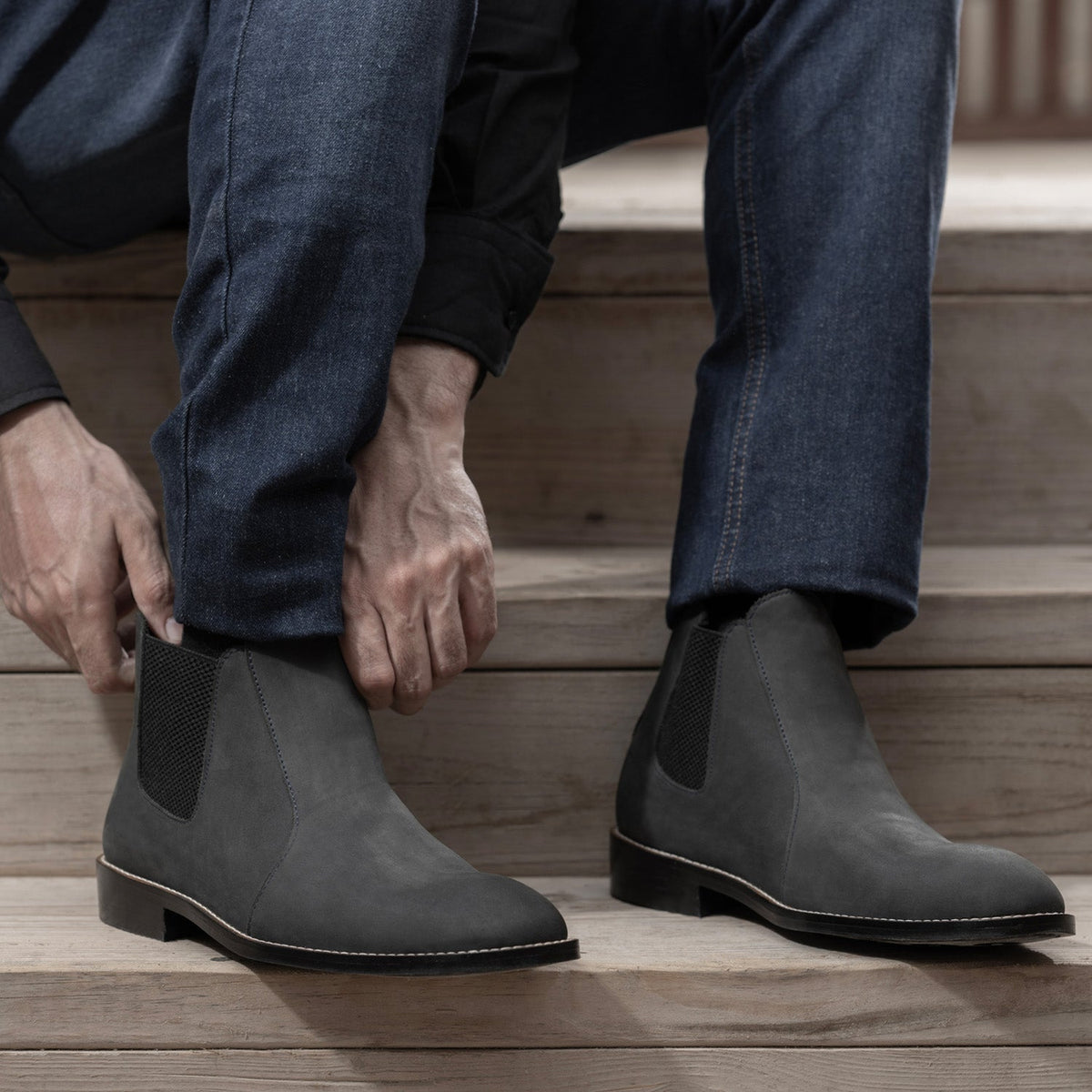 High-Traction Rubber Outsole & Lug Tread Pattern on Clarkson Chelsea Grey Nubuck Кожаные ботинки - StudGuard для Мужчин