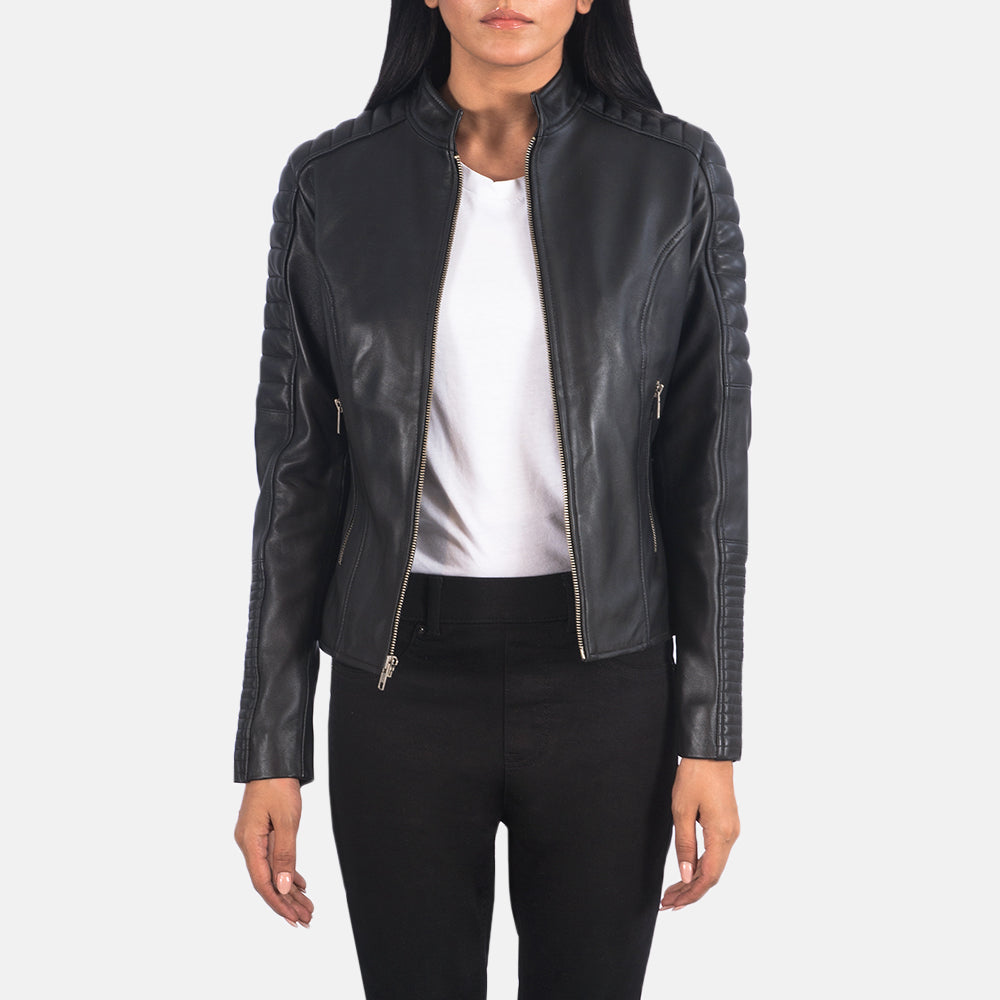 
Adalyn Стеганый Черный Кожаная куртка-косуха для Женщин in Black Sheepskin Leather - Вид спереди и приталенный силуэт | Купить в официальном онлайн-магазине