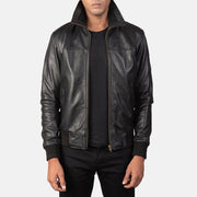 
Air Rolf Черный Кожаный бомбер для Мужчин in Black Sheepskin Leather - Вид спереди и приталенный силуэт | Купить в официальном онлайн-магазине