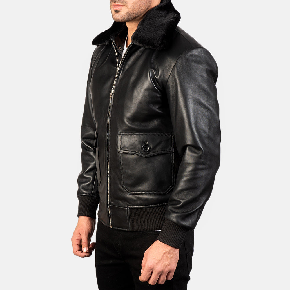 
Black Sheepskin Leather Bomber Jacket - Вид сзади, подчеркивающий посадку по плечам и ровный край