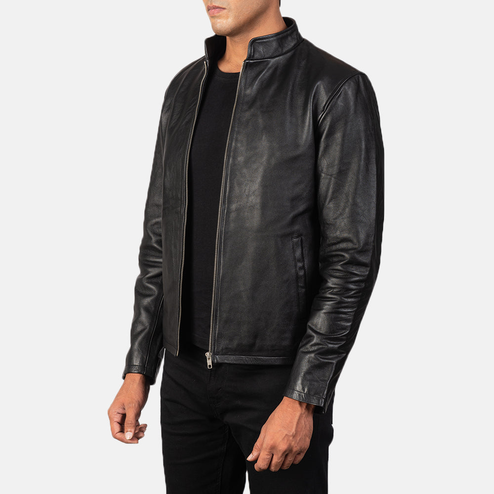 
Black Cowhide Leather Biker Jacket - Вид сзади, подчеркивающий посадку по плечам и ровный край