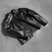 
Как выглядит на человеке:  Alex Black Leather Biker Jacket на модели — естественные складки при дневном свете