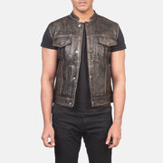 
Atlas Moto Distressed Коричневый Кожаный жилет для Мужчин in Distressed Brown Sheepskin Leather - Вид спереди и приталенный силуэт | Купить в официальном онлайн-магазине