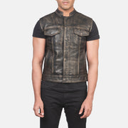 
Крупный план деталей of Band & Zipper with Button Flap Hardware on Atlas Moto Distressed Коричневый Кожаный жилет для Мужчин