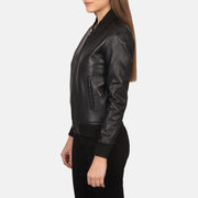
Black Sheepskin Leather Bomber Jacket - Вид сзади, подчеркивающий посадку по плечам и ровный край