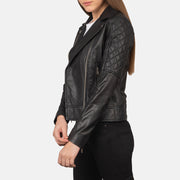 
Black Goatskin Leather Biker Jacket - Вид сзади, подчеркивающий посадку по плечам и ровный край