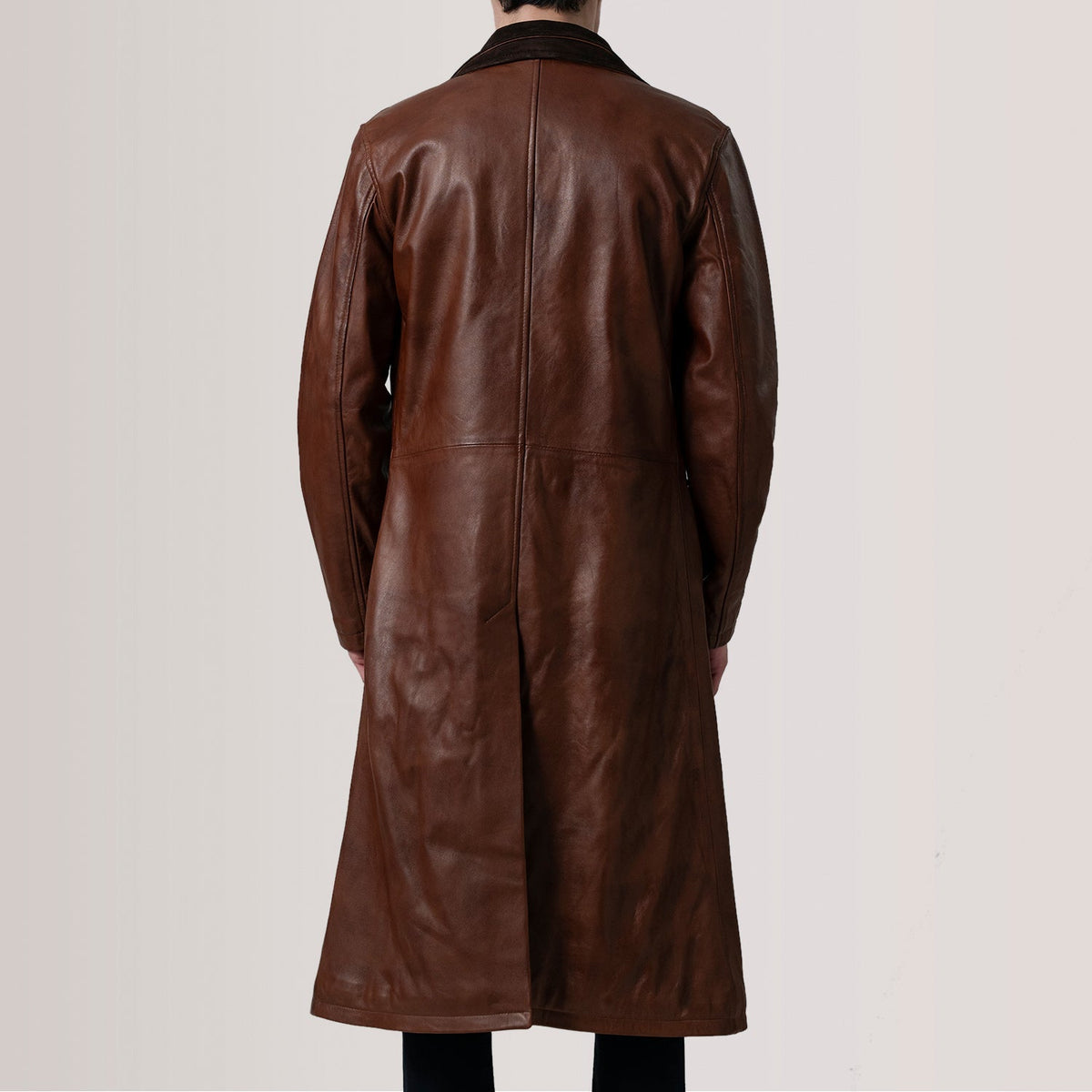 
Крупный план деталей of Notch & Button Hardware on Charlton Waxed Коричневый Leather Single Breasted Кожаное пальто для Мужчин For Men