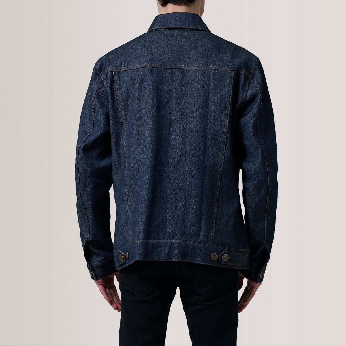 
Крупный план деталей of Classic Collar & Heavy-Duty Zipper Hardware on Conard Ash Grey Denim Trucker Jacket For Men