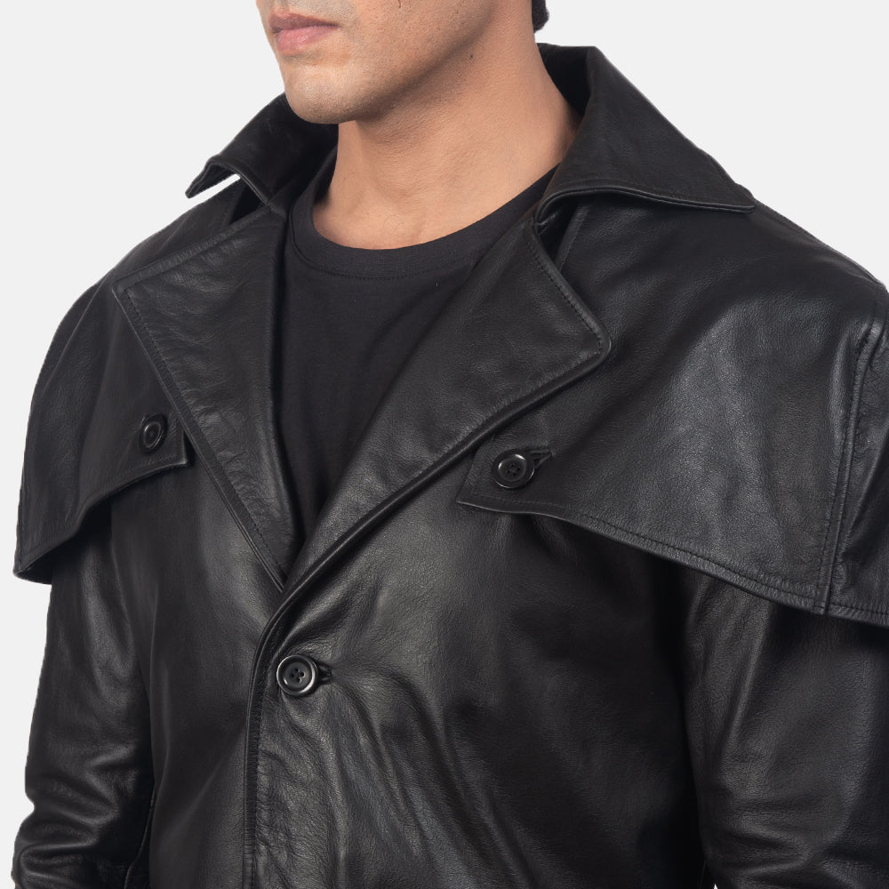 
Крупный план деталей of Classic Collar & Buttons + Belt Hardware on Deux Черный Leather Duster для Мужчин