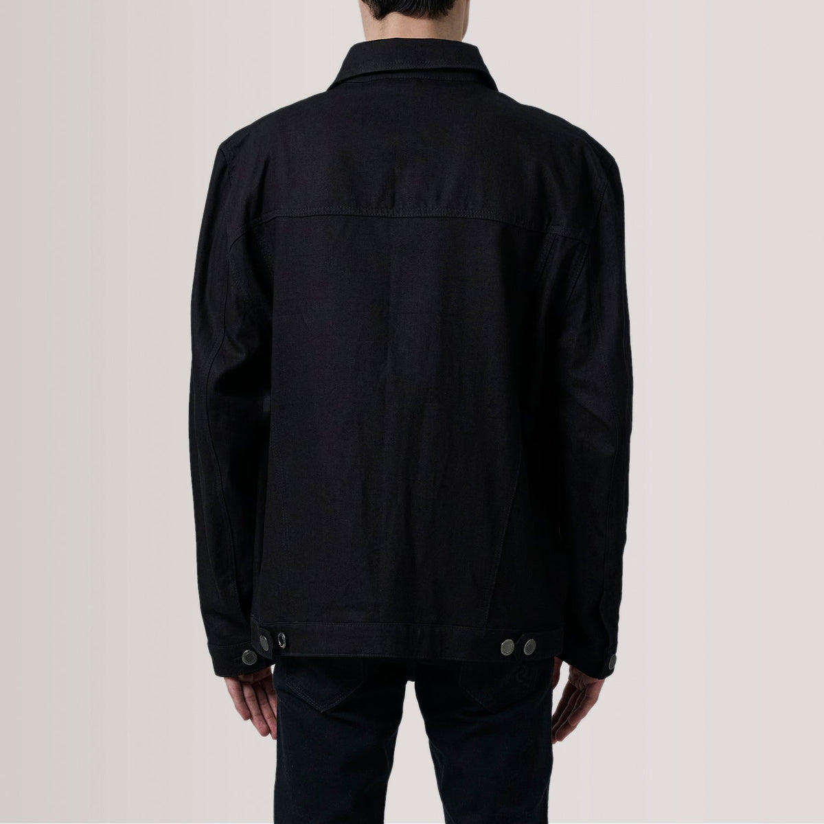 Close-Up Detail of Classic Collar &amp; Heavy-Duty Zipper Hardware on Eddie Black Oversized Denim Trucker Jacket For Men