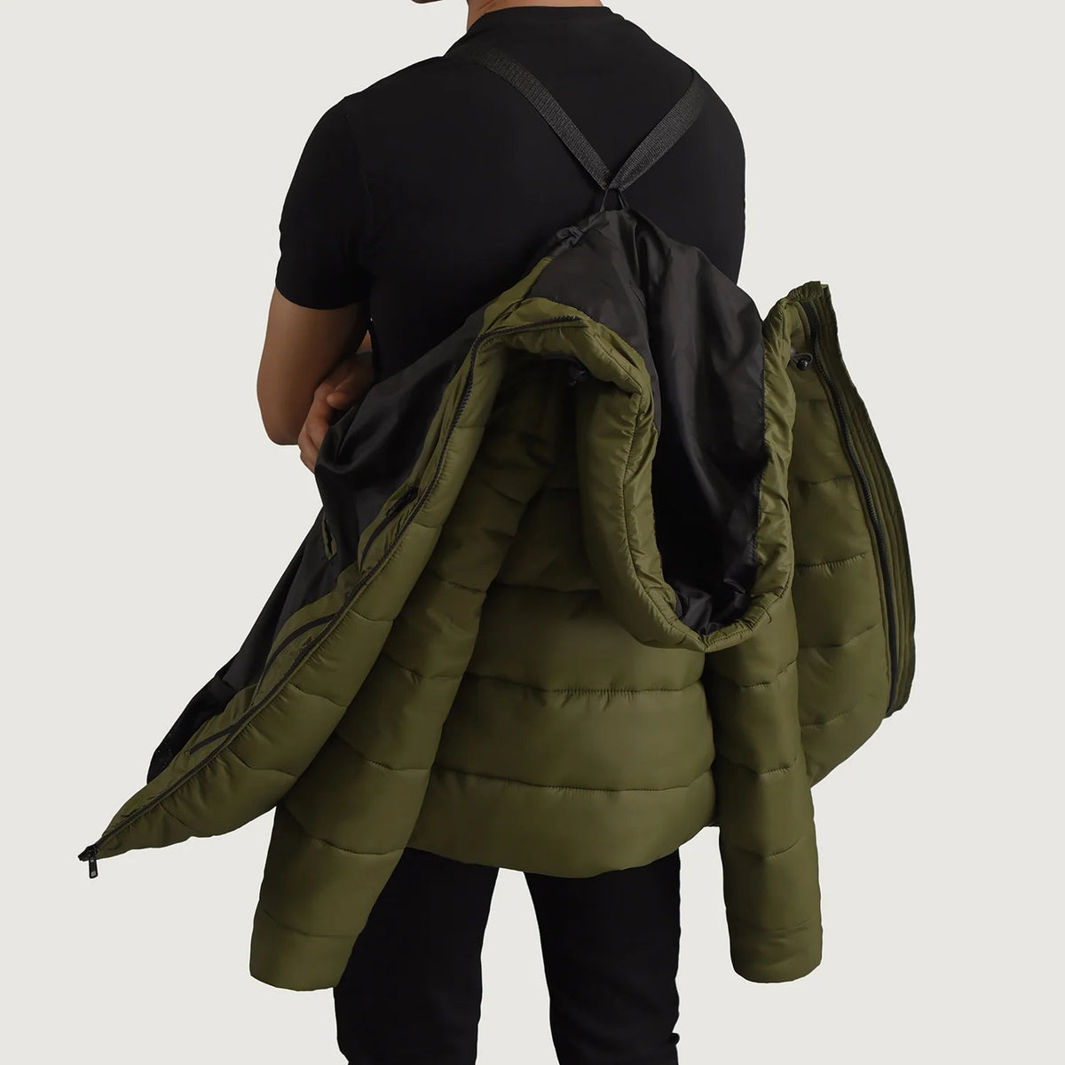 
Крупный план деталей of Classic Collar & Zipper With Wind Flap Hardware on Erico Оливковый Hooded Puffer Кожаная куртка для Мужчин