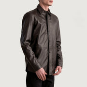 
Как выглядит на человеке:  Haven Black Leather Shirt на модели — естественные складки при дневном свете