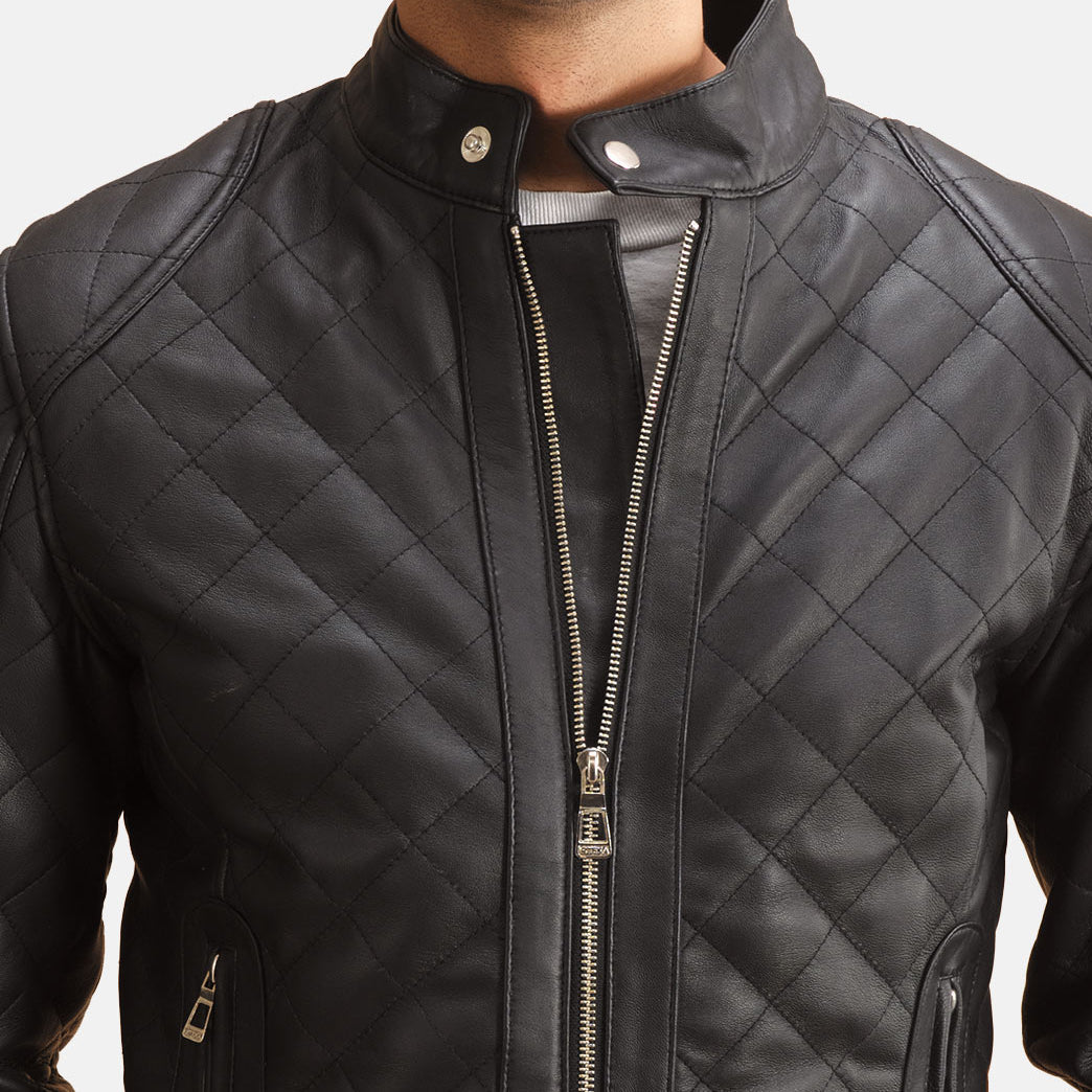 
Крупный план деталей of Band with Snap Button & Zipper Hardware on Henry Стеганый Черный Кожаная куртка для Мужчин