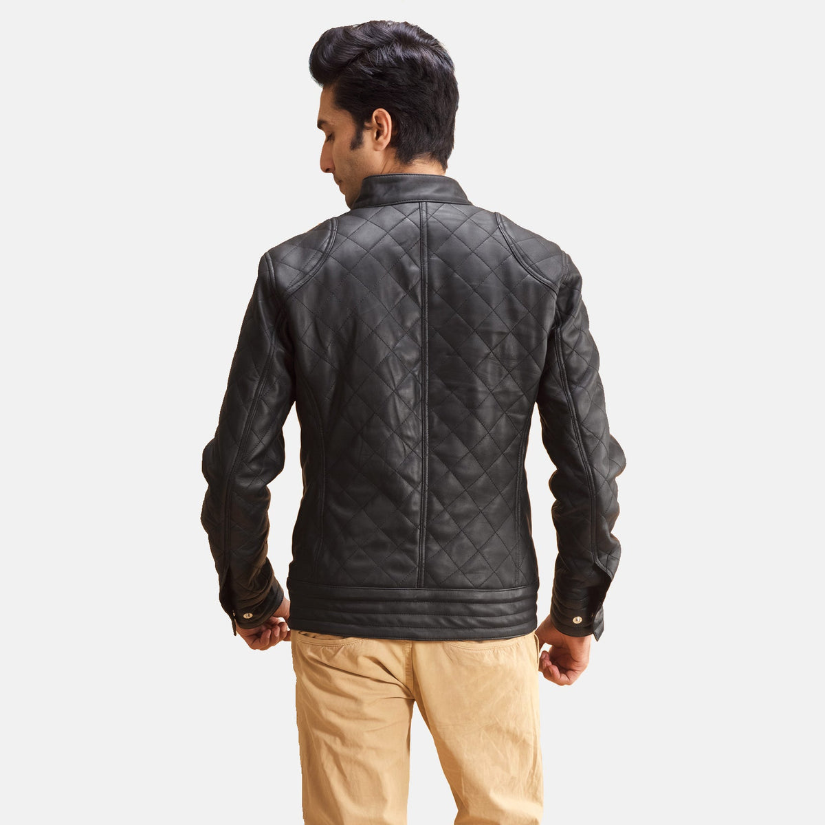 
Вид подкладки Showing Quilted Viscose lining & Два функциональных внутренних кармана