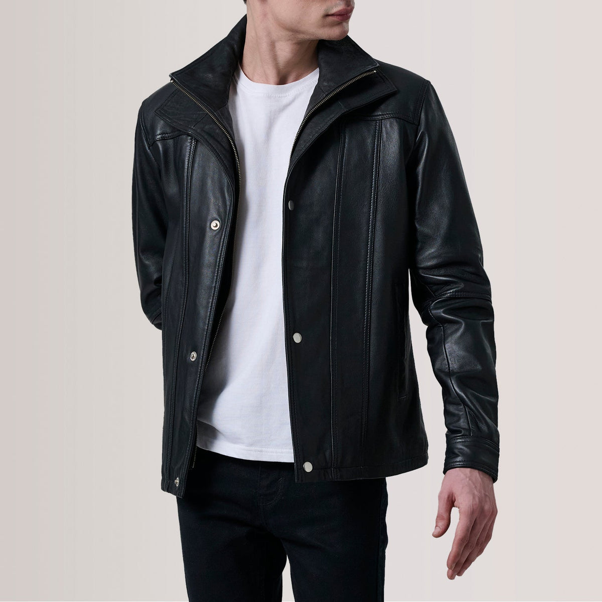 
Klen Brown Classic Jacket For Men in Brown Sheepskin Leather - Вид спереди и приталенный силуэт | Купить в официальном онлайн-магазине