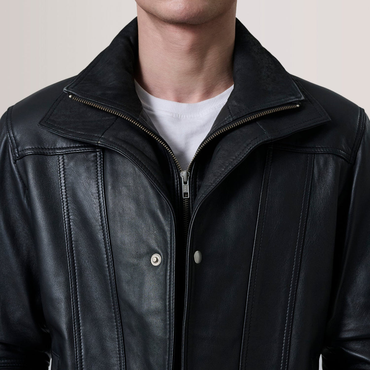 
Вид подкладки Showing Quilted Polyester Lining & Два функциональных внутренних кармана