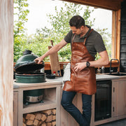 
Classic 100% Full-Grain leather Goods - Вид сзади, подчеркивающий посадку по плечам и ровный край