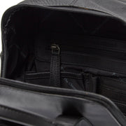 
Bellary Цельнозерновая кожа Backpack - Боковой профиль с глубиной складок и вместительностью