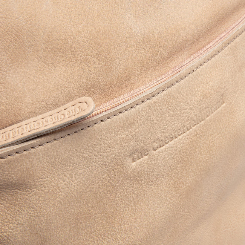 Bern Full-Grain Leather Backpack женская