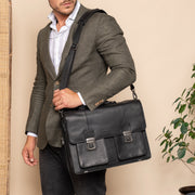 
Classic 100% Full-Grain leather Briefcase - Вид сзади с усиленными кожаными ремнями и прострочкой