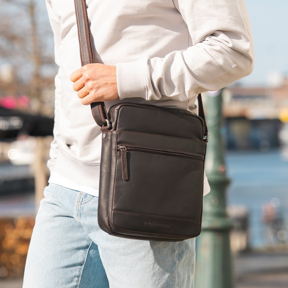 Anzora Full-Grain Leather Crossbody Bag – alternate product view 2