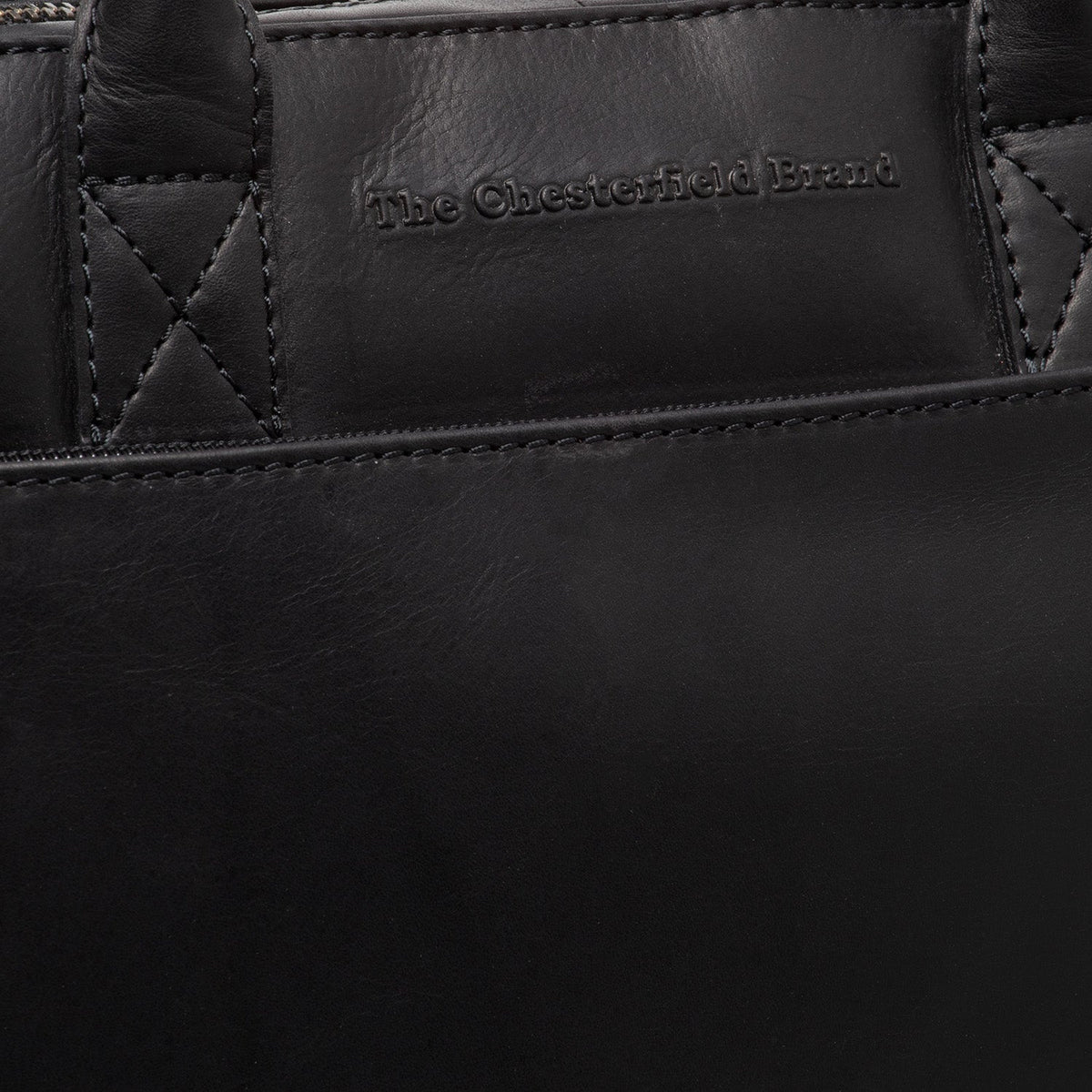 Solid Antique Brass Hardware &amp; Heavy-Duty Dual Zipper Detail on Tilbury Full-Grain Leather Laptop Bag