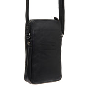 
Tailored Rib Cuffs & Hem Craftsmanship Construction Detail on Alesund Цельнозерновая кожа Phone Bag