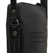 
Alesund Цельнозерновая кожа Phone Bag - Вид сбоку, демонстрирующий эргономичный крой рукава