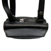 
Крупный план деталей of Classic Collar & Heavy-Duty Zipper Hardware on Langley Цельнозерновая кожа Phone Bag