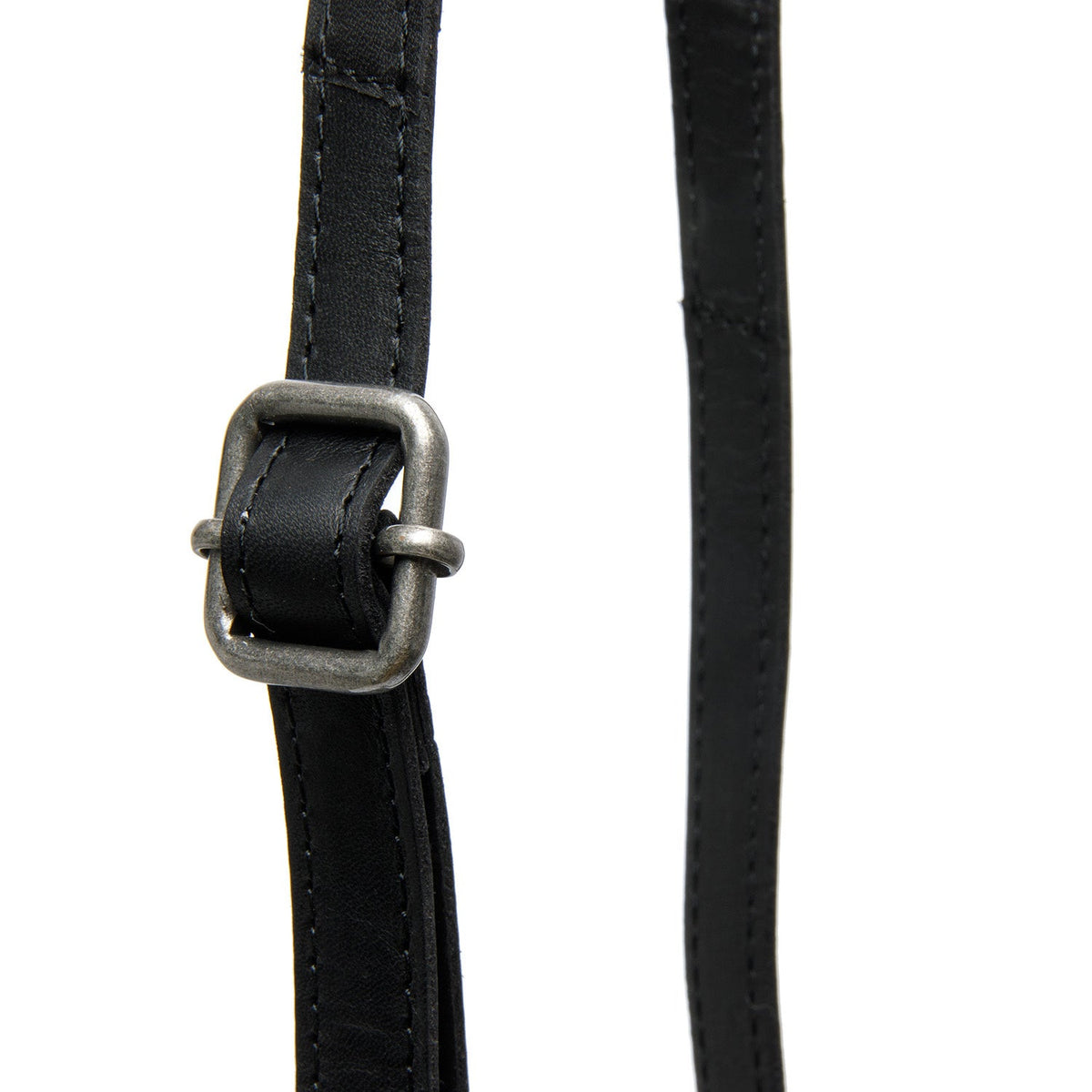 
Tailored Rib Cuffs & Hem Craftsmanship Construction Detail on Langley Цельнозерновая кожа Phone Bag