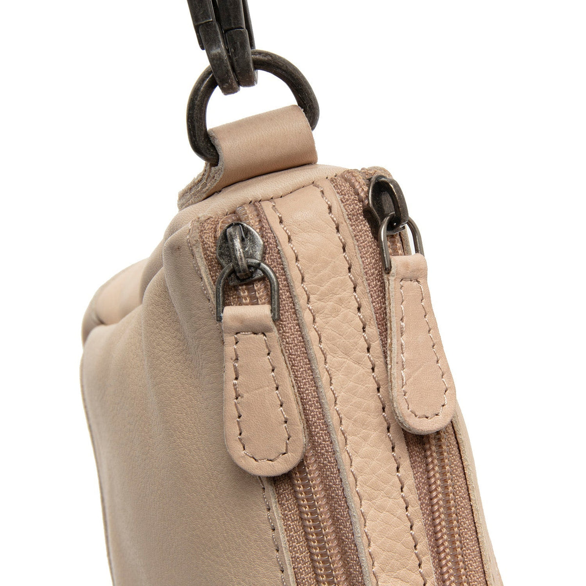
Вид подкладки Showing Dedicated Padded Laptop Sleeve & Multi-Compartment Organization