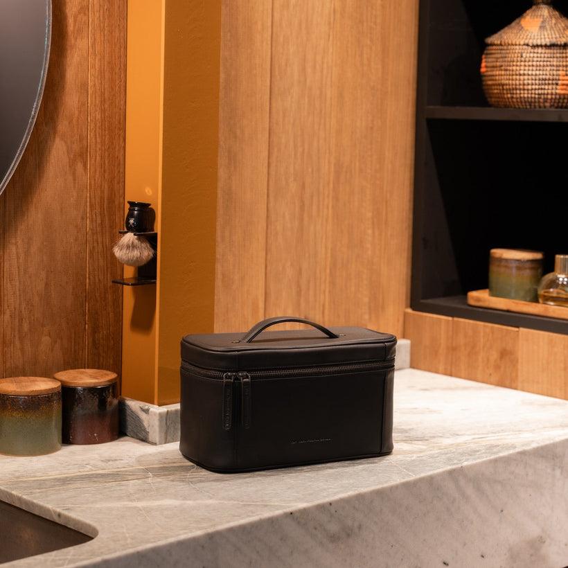 Limone Full-Grain Leather Toiletry Bag женская