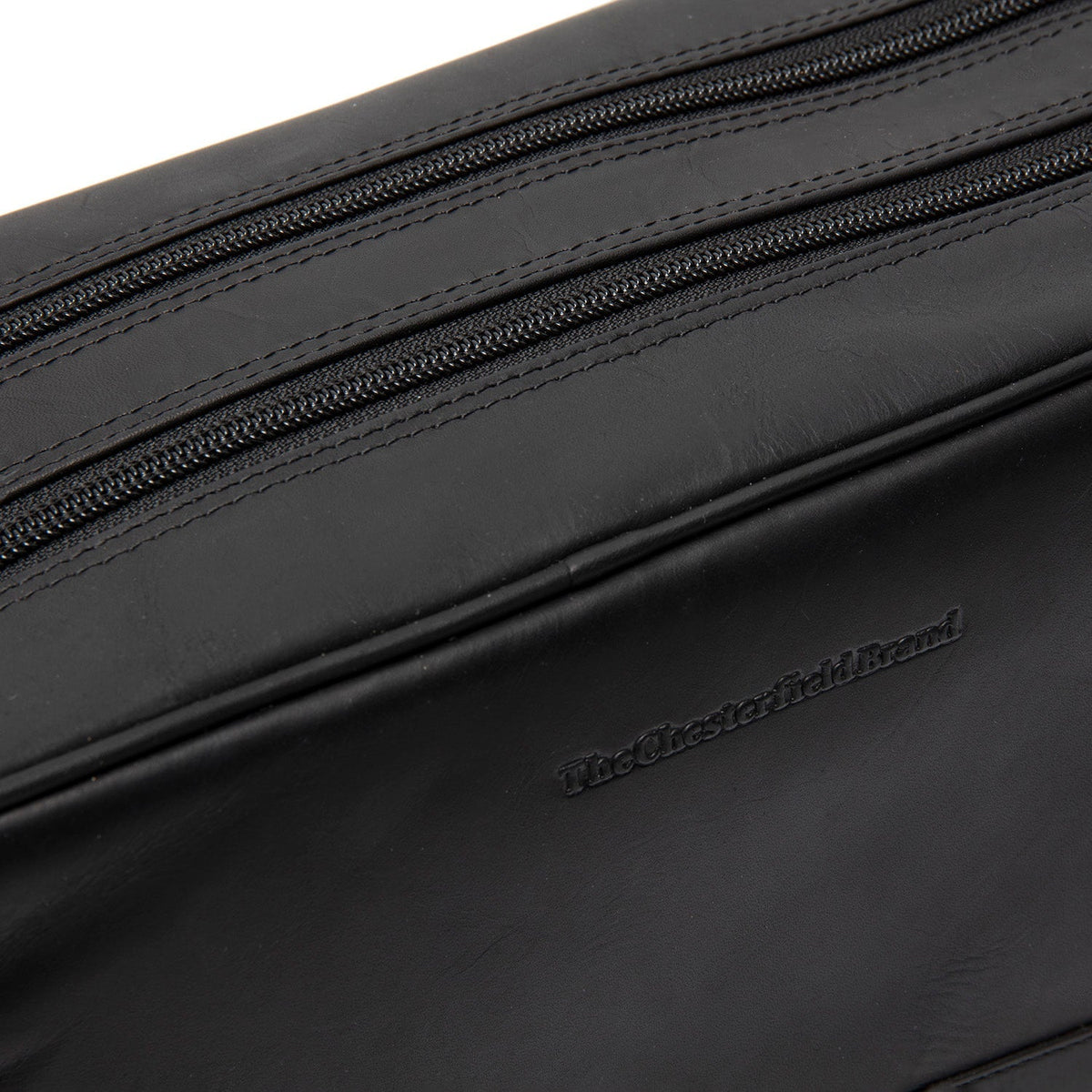 
Крупный план деталей of Classic Collar & Heavy-Duty Zipper Hardware on Stefan Кожаный несессер