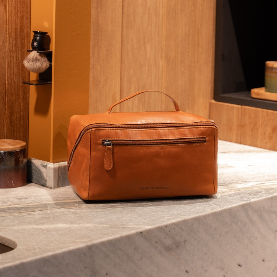 Trevia Full-Grain Leather Toiletry Bag – alternate product view 2