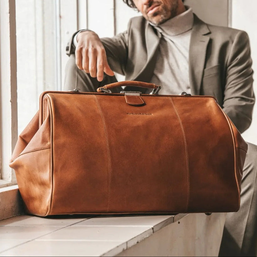 Corfu Full-Grain Leather Weekender Bag женская