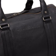
Solid Antique Brass Hardware & Heavy-Duty Dual Zipper Detail on Perth Кожаная дорожная сумка