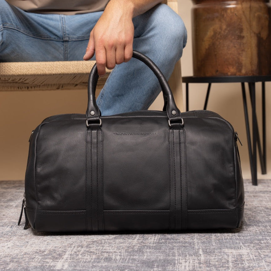 
Classic 100% Full-Grain Leather Duffle Bag - Вид сзади с усиленными кожаными ремнями и прострочкой