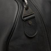 
Solid Antique Brass Hardware & Heavy-Duty Dual Zipper Detail on William Кожаная дорожная сумка