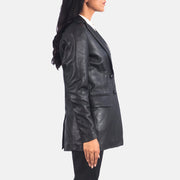 
Как выглядит на человеке:  Marilyn Tan Brown Leather Blazer на модели — естественные складки при дневном свете