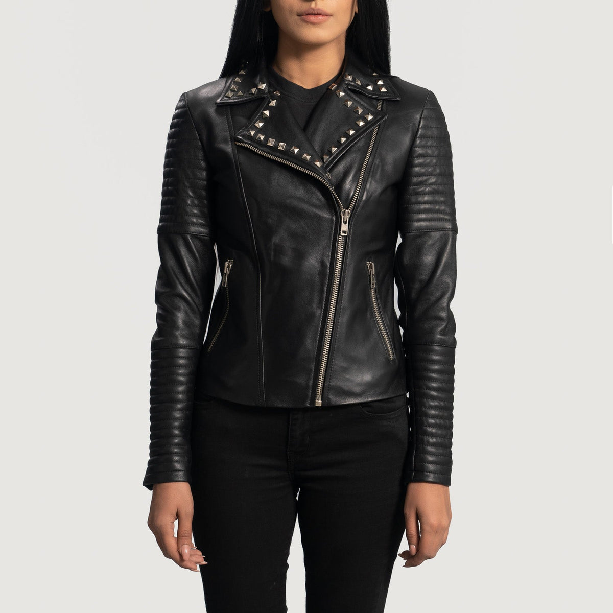 
Sally Mae с заклепками Черный Кожаная куртка-косуха для Женщин in Black Sheepskin Leather - Вид спереди и приталенный силуэт | Купить в официальном онлайн-магазине